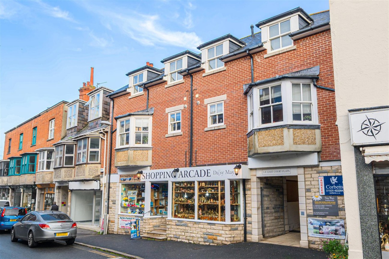 East Court, Kings Road East