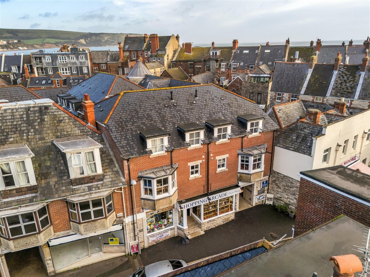 East Court, Kings Road East