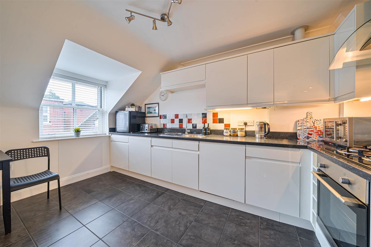 East Court, Kings Road East