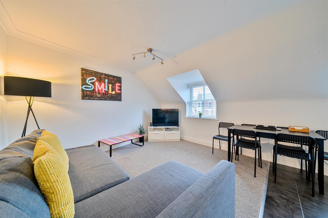 East Court, Kings Road East