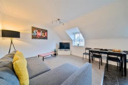 East Court, Kings Road East