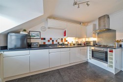 East Court, Kings Road East