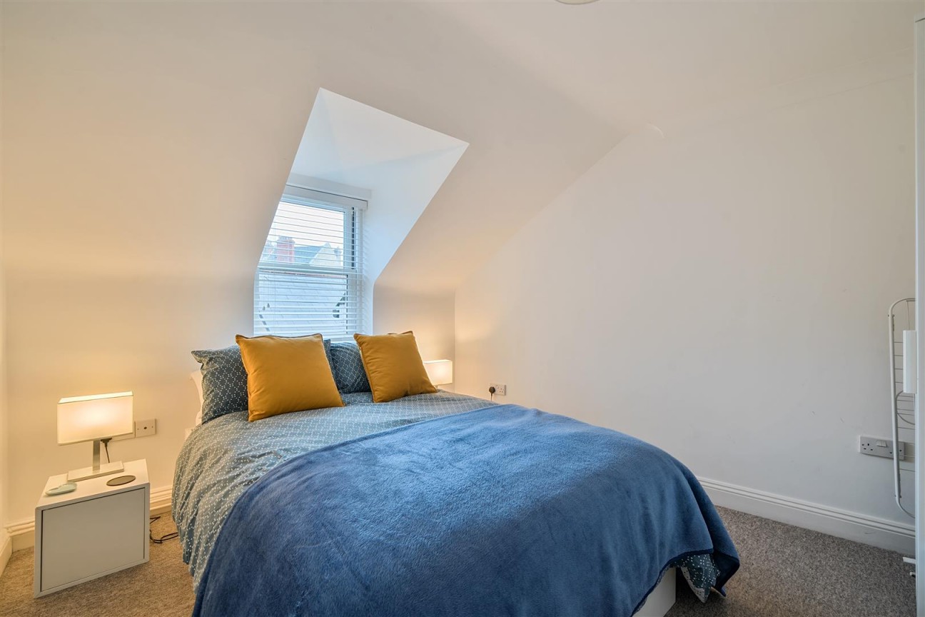 East Court, Kings Road East