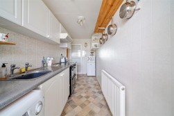 Tobys Close, Portland