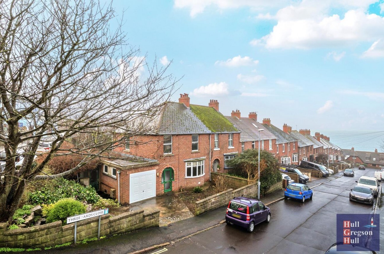 Three Yards Close, Portland