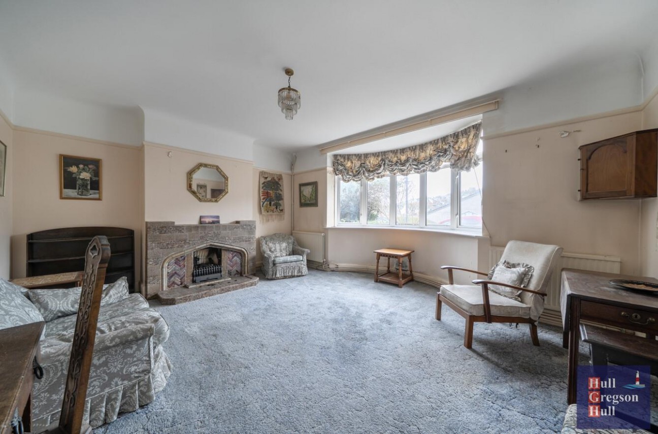 Three Yards Close, Portland