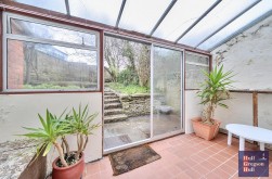 Three Yards Close, Portland