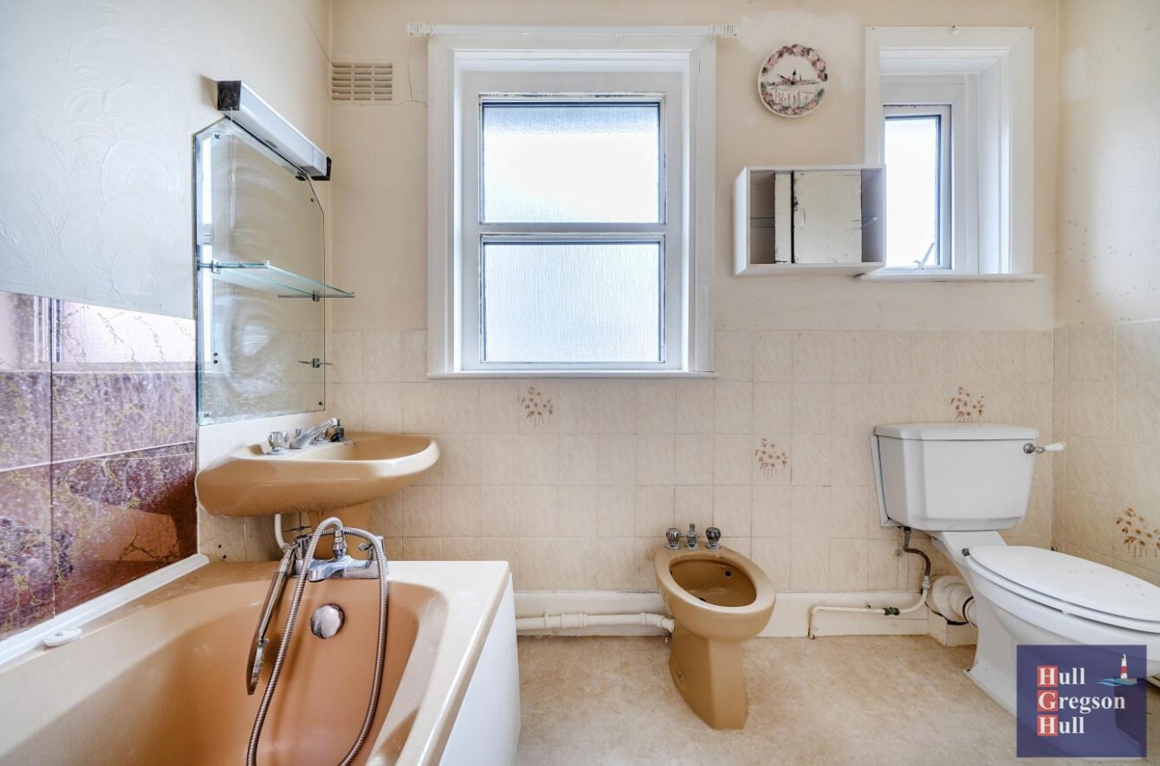 Three Yards Close, Portland