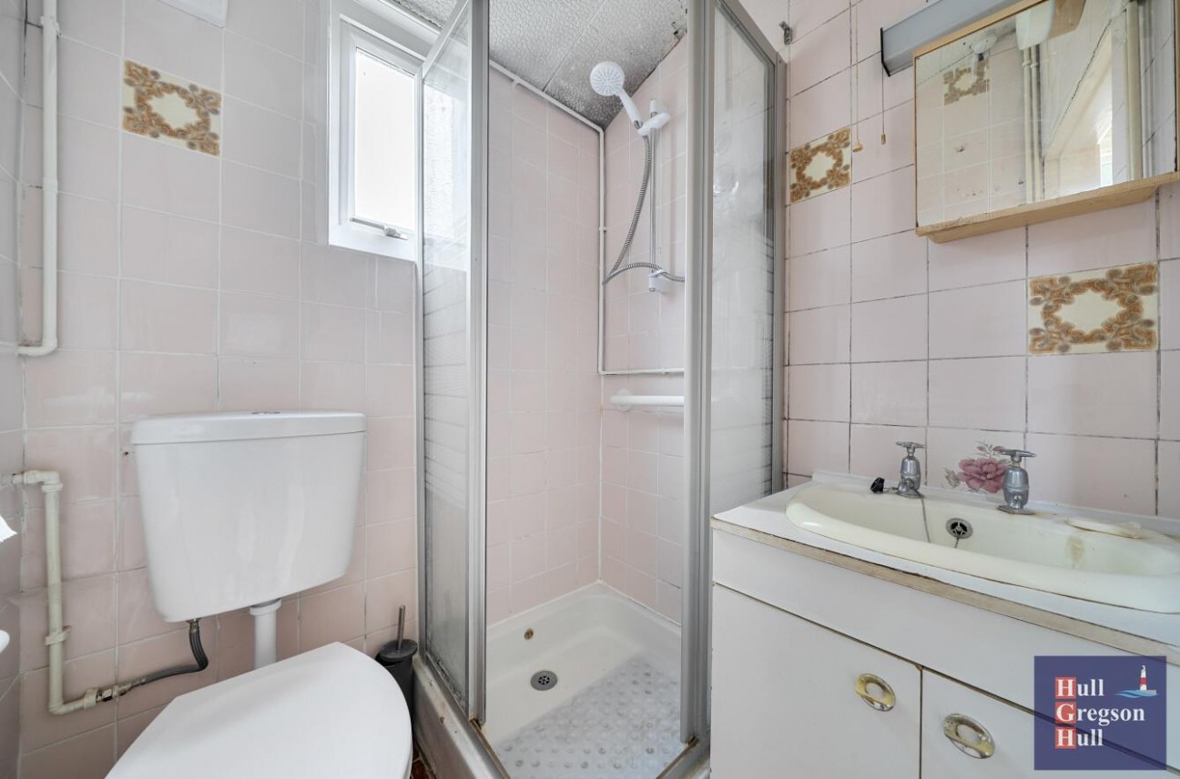 Three Yards Close, Portland