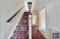 Three Yards Close, Portland