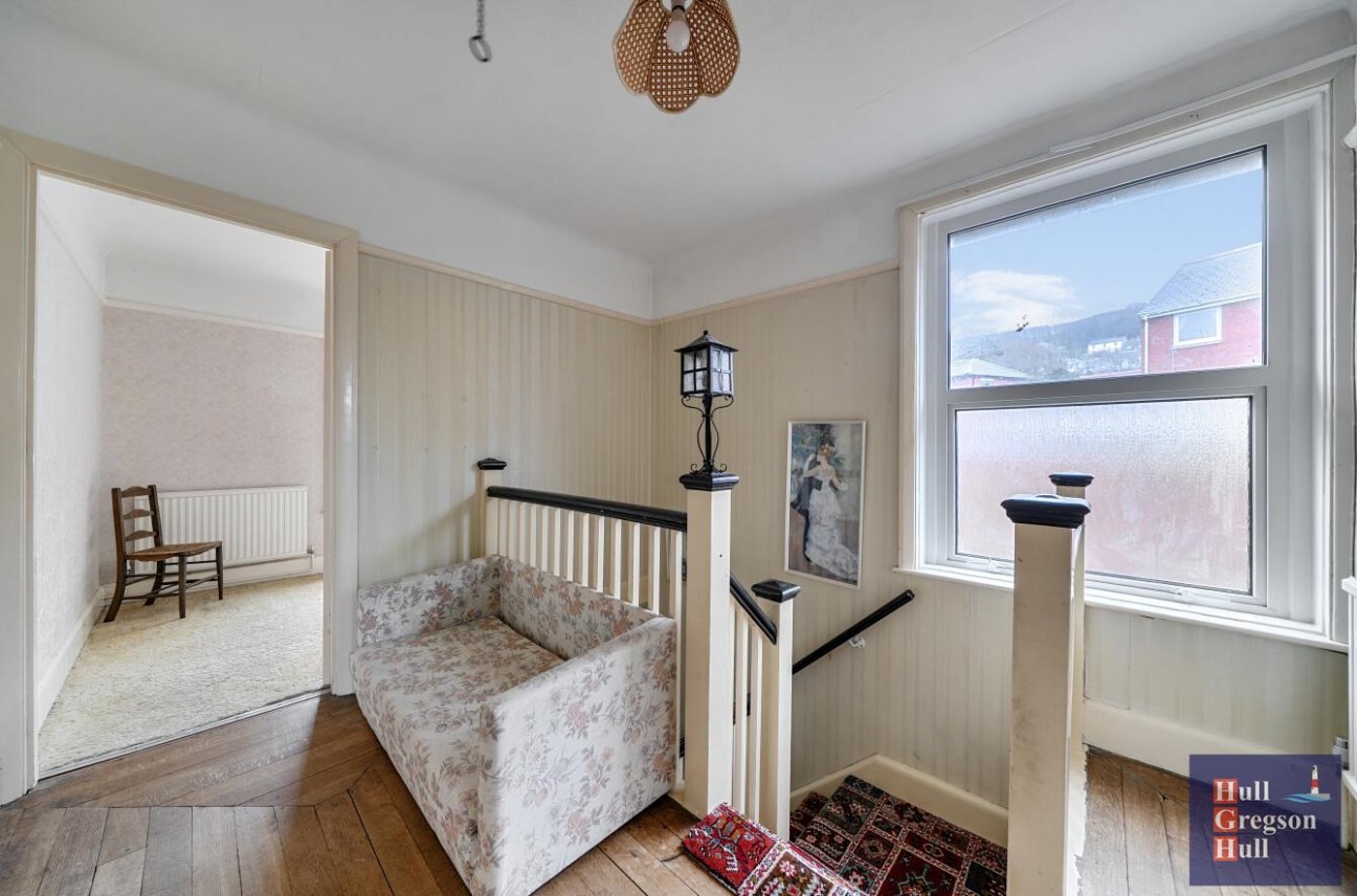 Three Yards Close, Portland