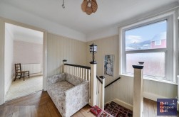 Three Yards Close, Portland