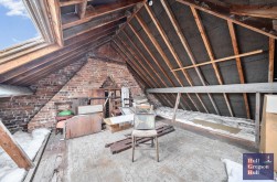 Three Yards Close, Portland