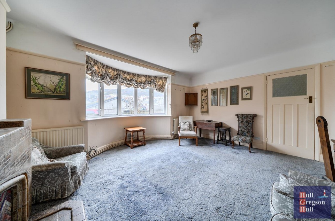 Three Yards Close, Portland