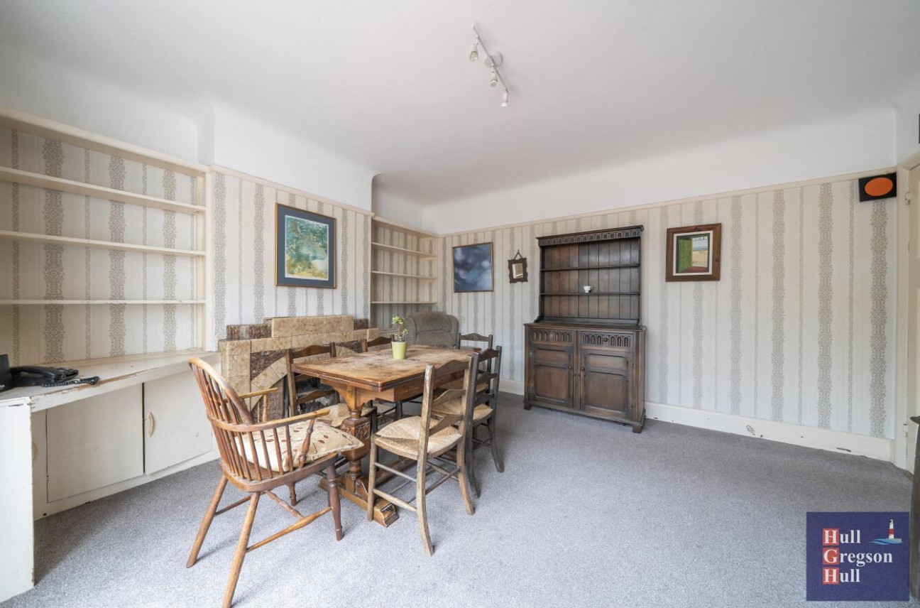 Three Yards Close, Portland