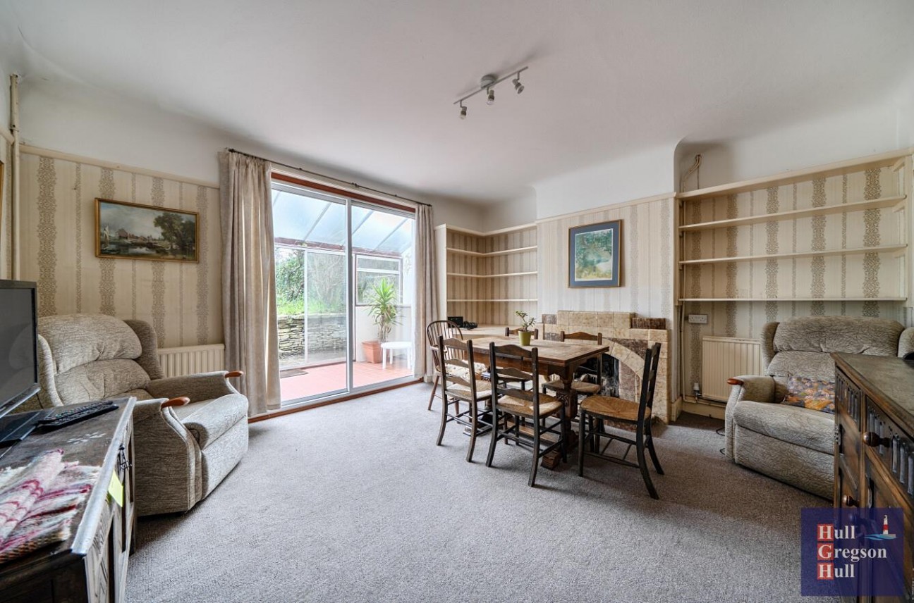 Three Yards Close, Portland