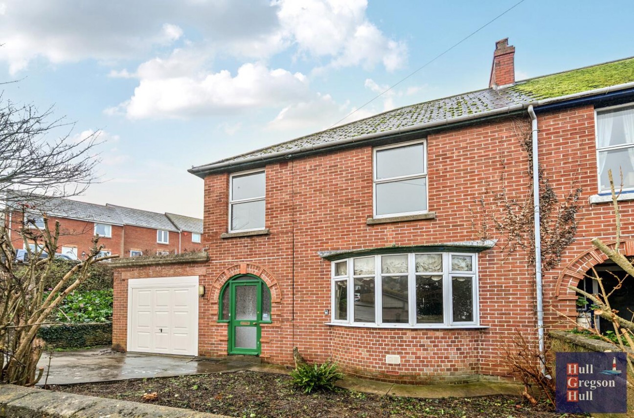 Three Yards Close, Portland