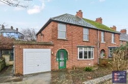 Three Yards Close, Portland