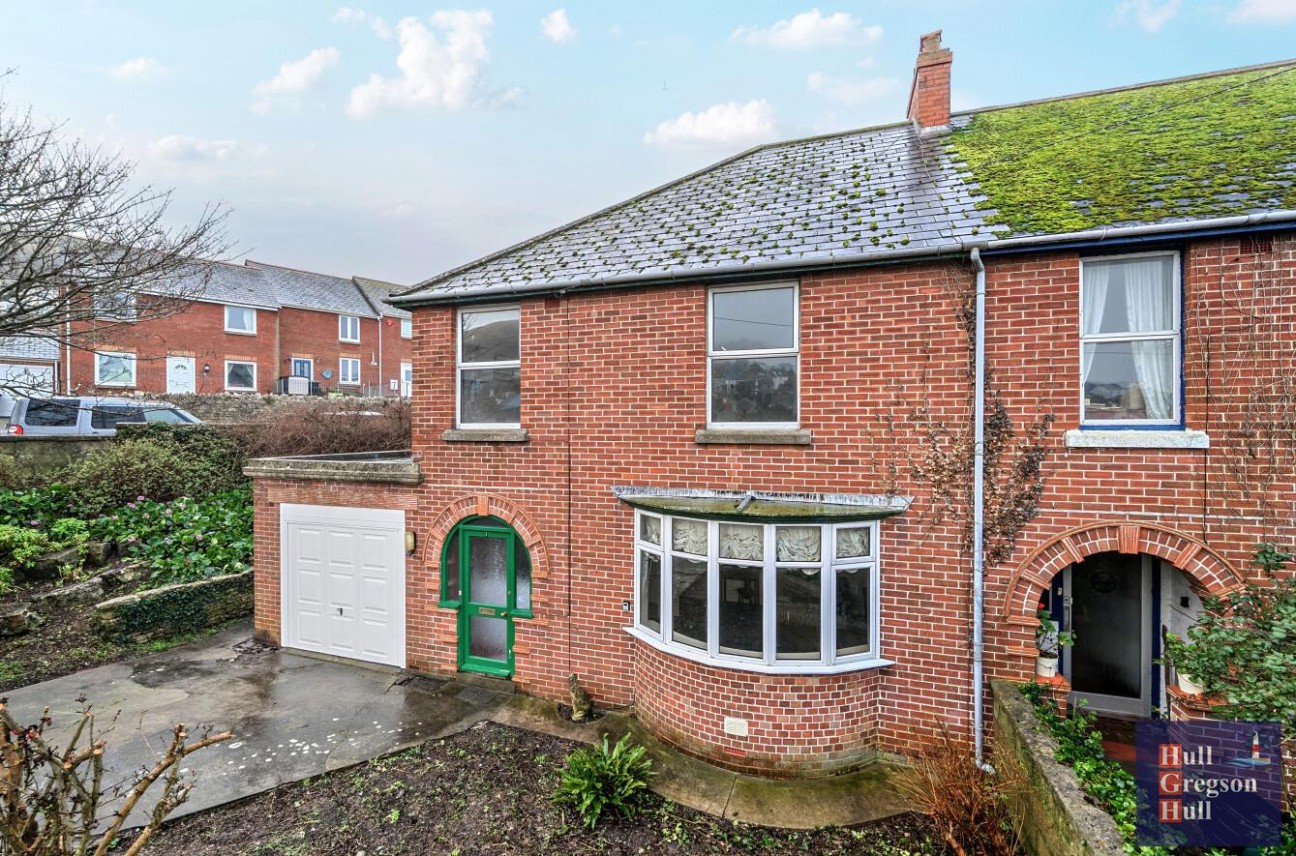 Three Yards Close, Portland