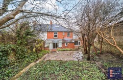 Three Yards Close, Portland