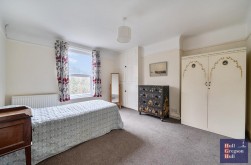 Three Yards Close, Portland