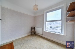 Three Yards Close, Portland