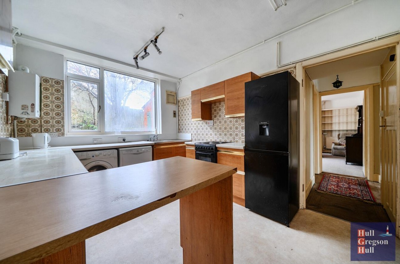 Three Yards Close, Portland