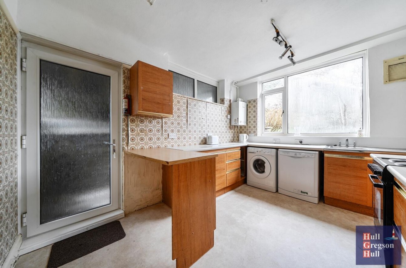 Three Yards Close, Portland