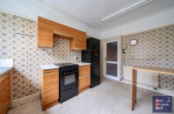 Three Yards Close, Portland