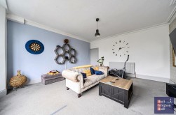 Easton Square, Portland