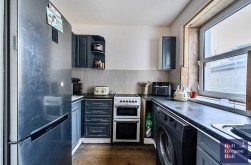 Easton Square, Portland