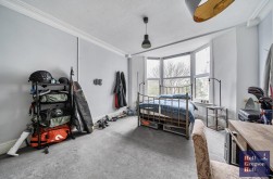 Easton Square, Portland