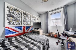 Easton Square, Portland