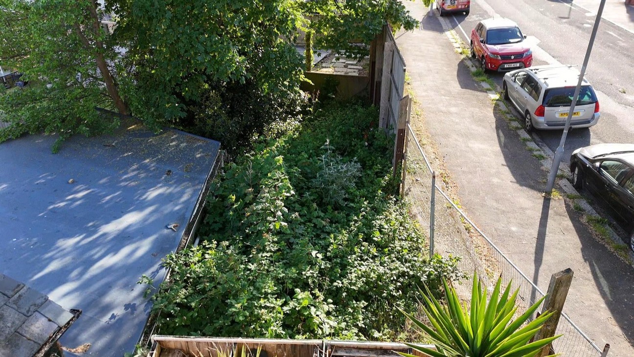 Land on south side of Carlton Road South