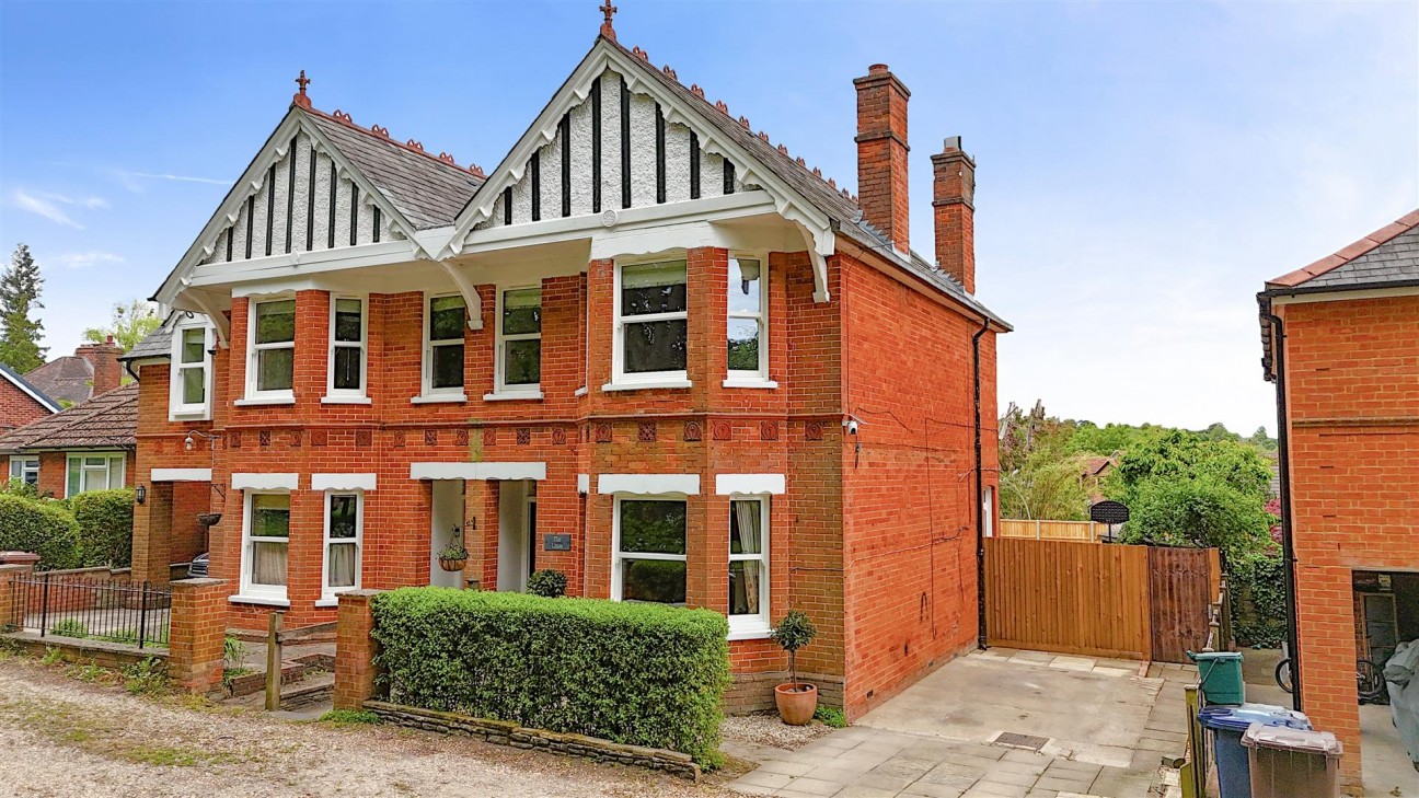 West End Grove, Farnham