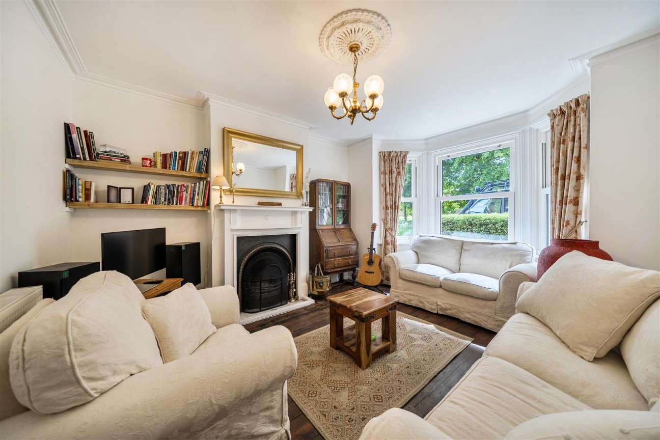 West End Grove, Farnham