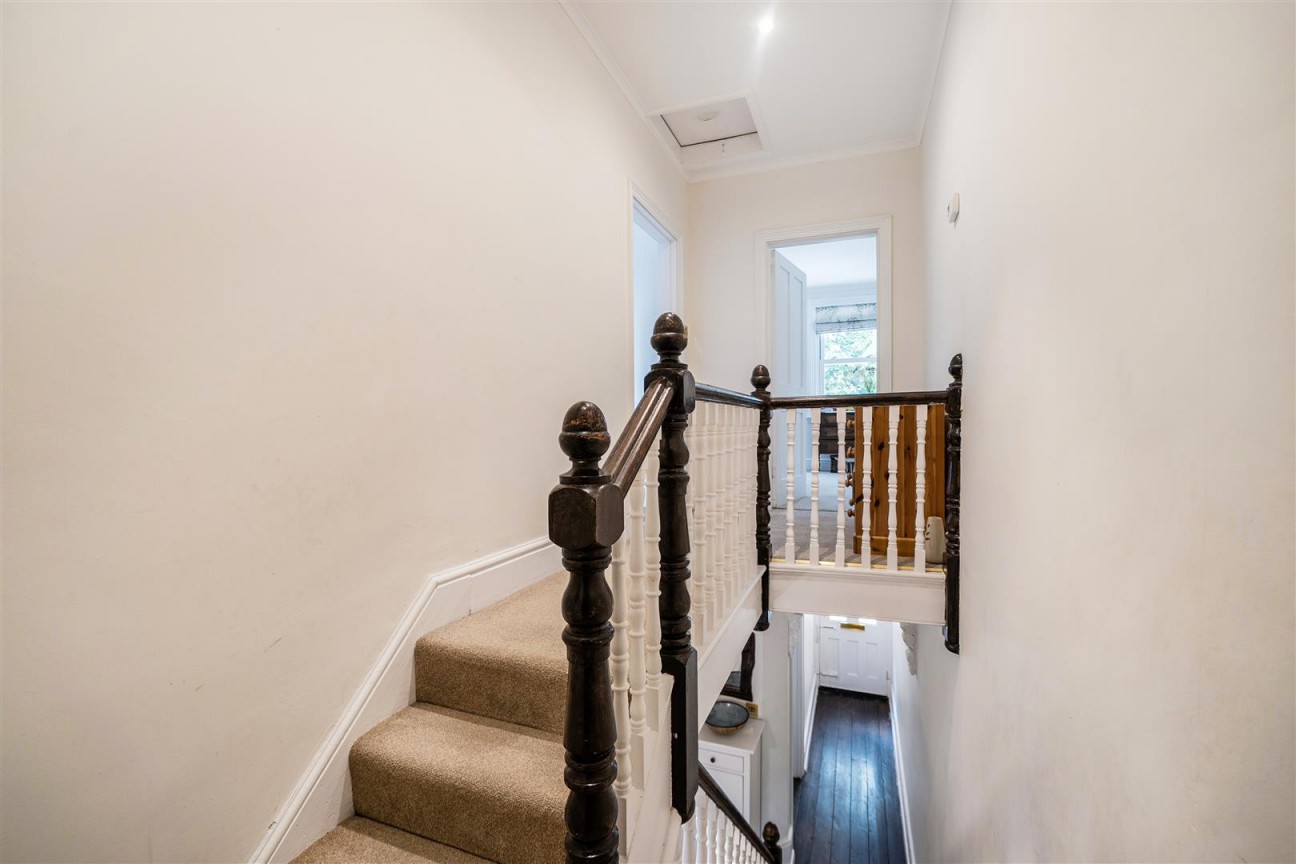 West End Grove, Farnham