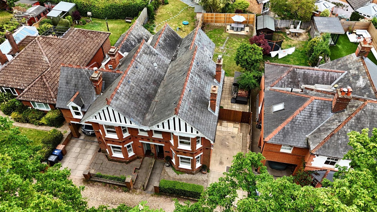 West End Grove, Farnham