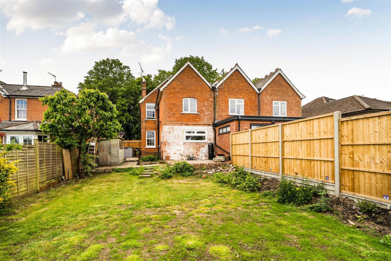 West End Grove, Farnham