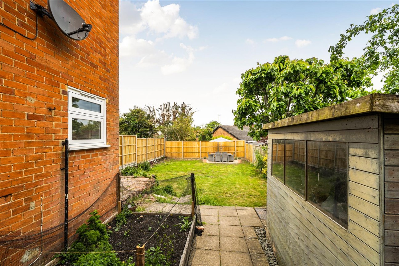 West End Grove, Farnham