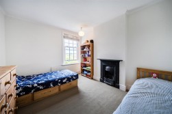 West End Grove, Farnham