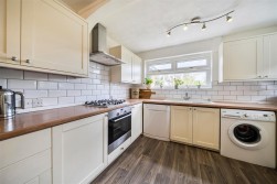 West End Grove, Farnham