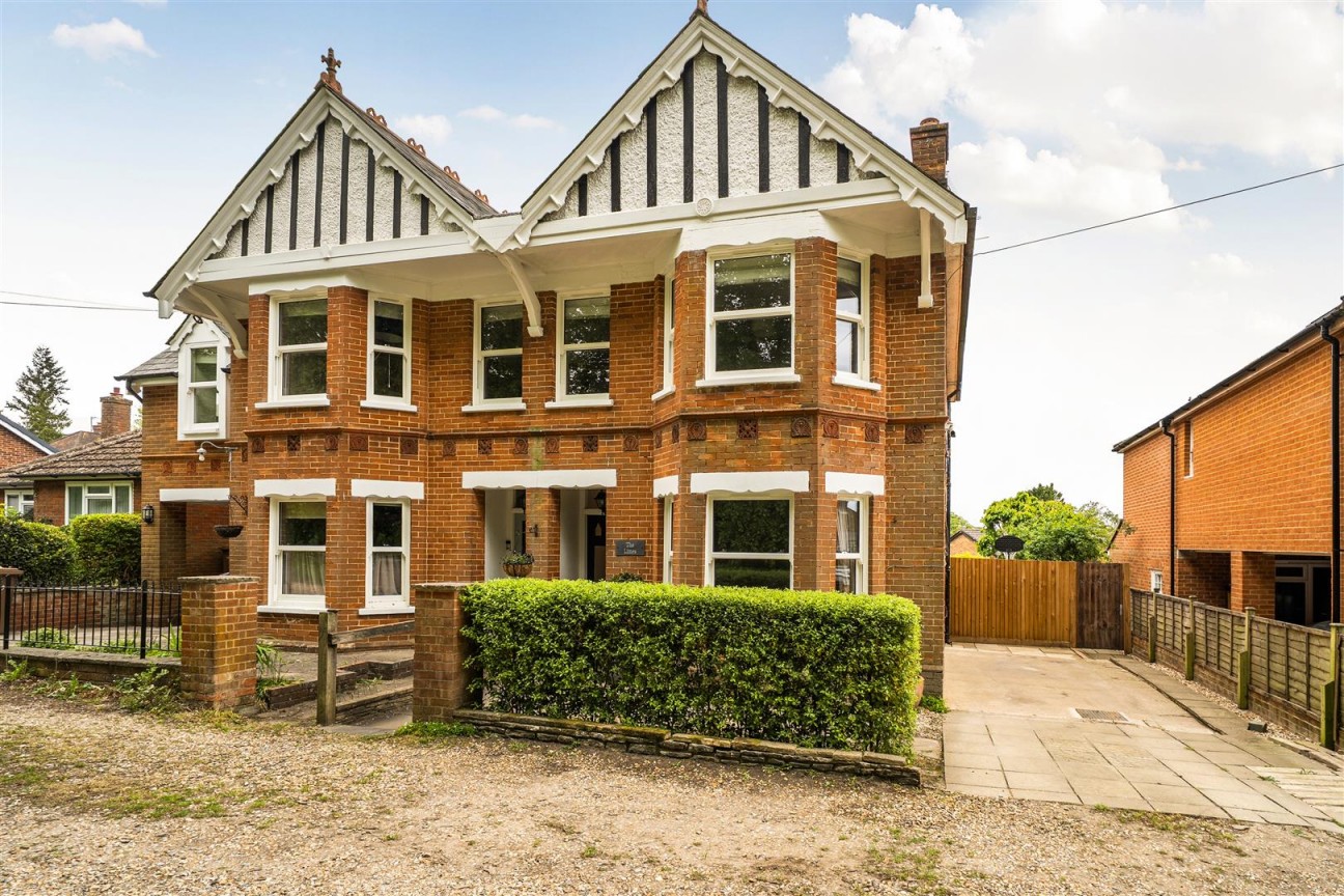 West End Grove, Farnham