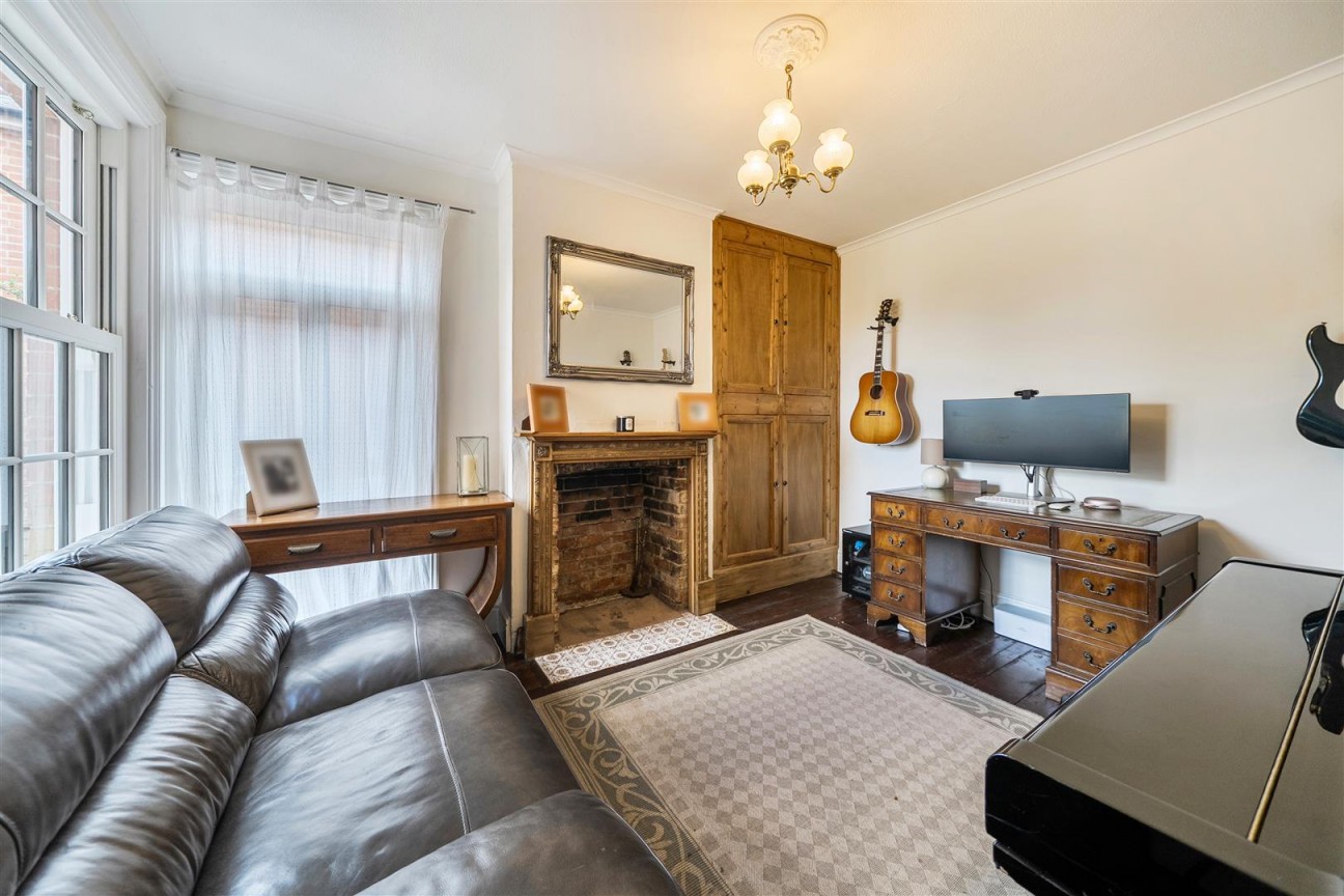 West End Grove, Farnham