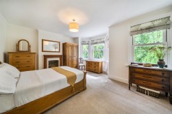 West End Grove, Farnham
