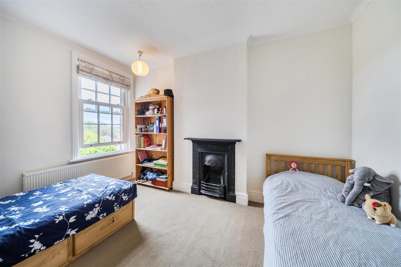 West End Grove, Farnham