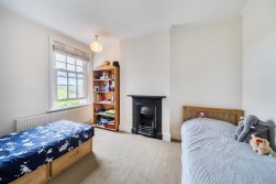 West End Grove, Farnham