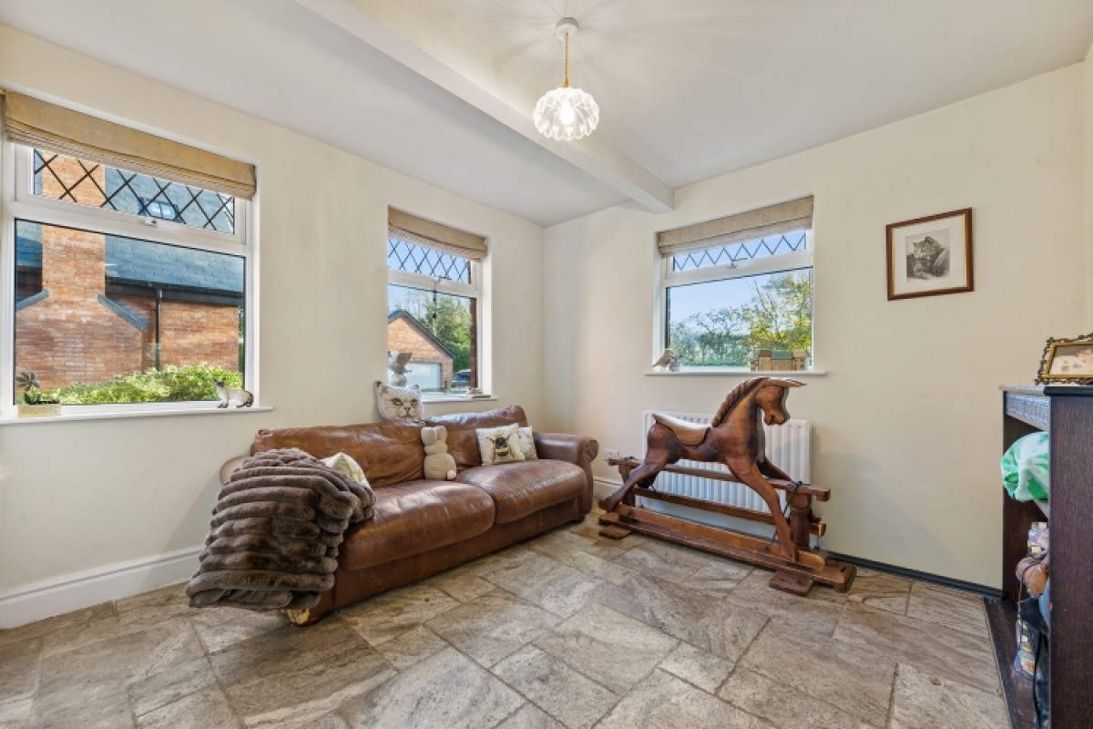 25 Midge Hall Lane, Midge Hall, Leyland, Lancashire, PR26 6TN, UK