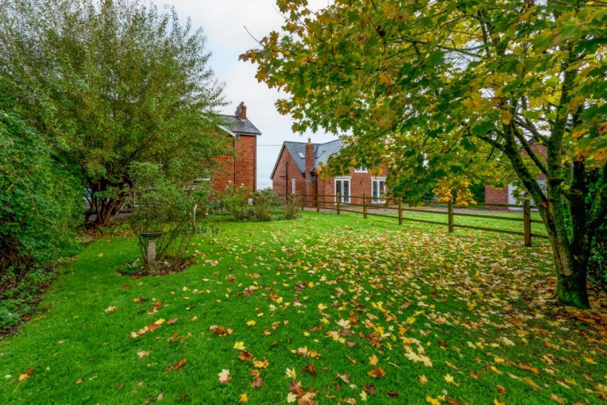 25 Midge Hall Lane, Midge Hall, Leyland, Lancashire, PR26 6TN, UK