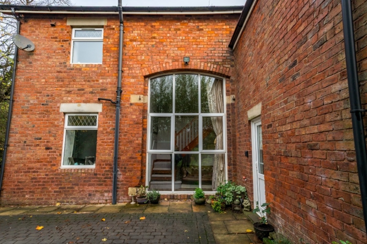 25 Midge Hall Lane, Midge Hall, Leyland, Lancashire, PR26 6TN, UK